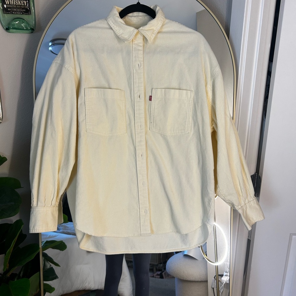 Men’s Levi’s button up